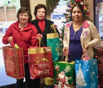 Providing Christmas gifts for residents in care centers